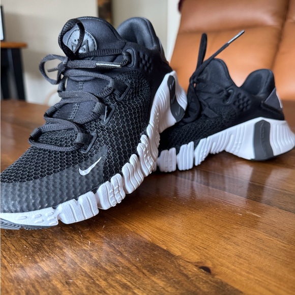 EUC Nike Metcom 5 runners. Sz 5.5 men’s (7.5 women’s) - Picture 1 of 9